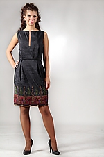 Черное платье-сарафан с орнаментом