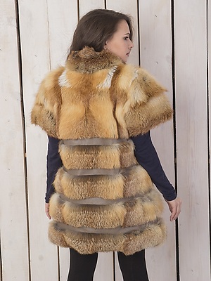 Женская жилетка из лисы (ЖЛ-6)