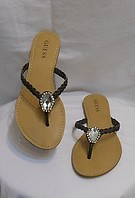 153. Шлепанцы Guess